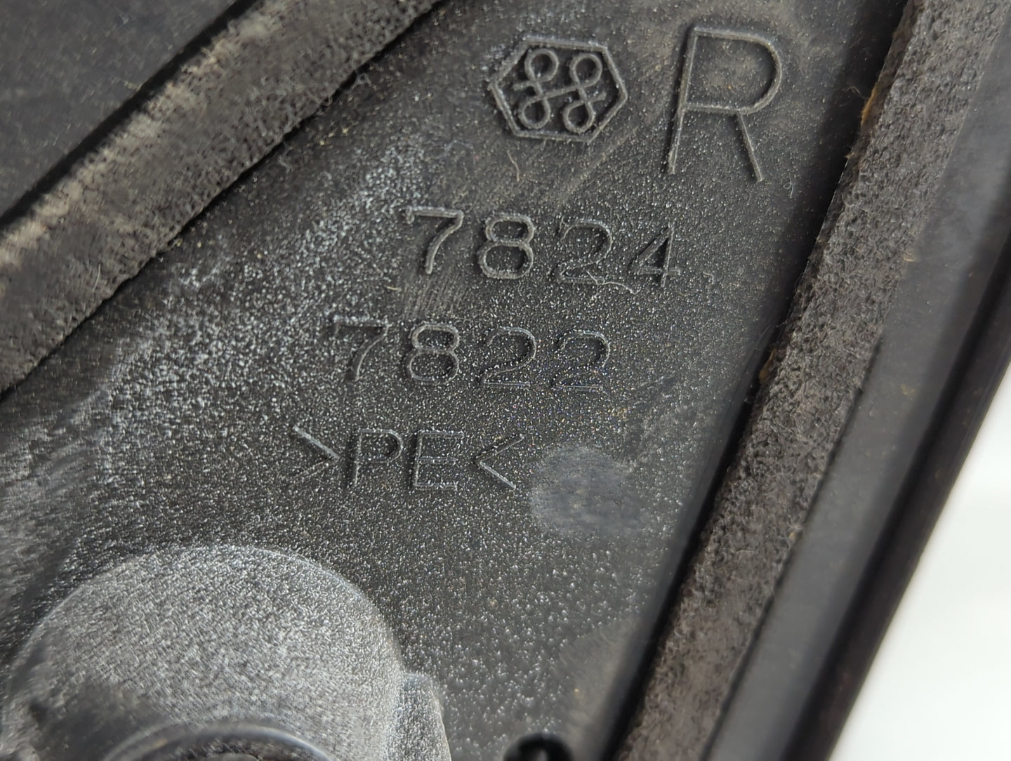 2004-2005 Toyota Rav4 Side Mirror Replacement Passenger Right View Door Mirror P/N:E4012228 Fits Fits 2004 2005 OEM Used Aut