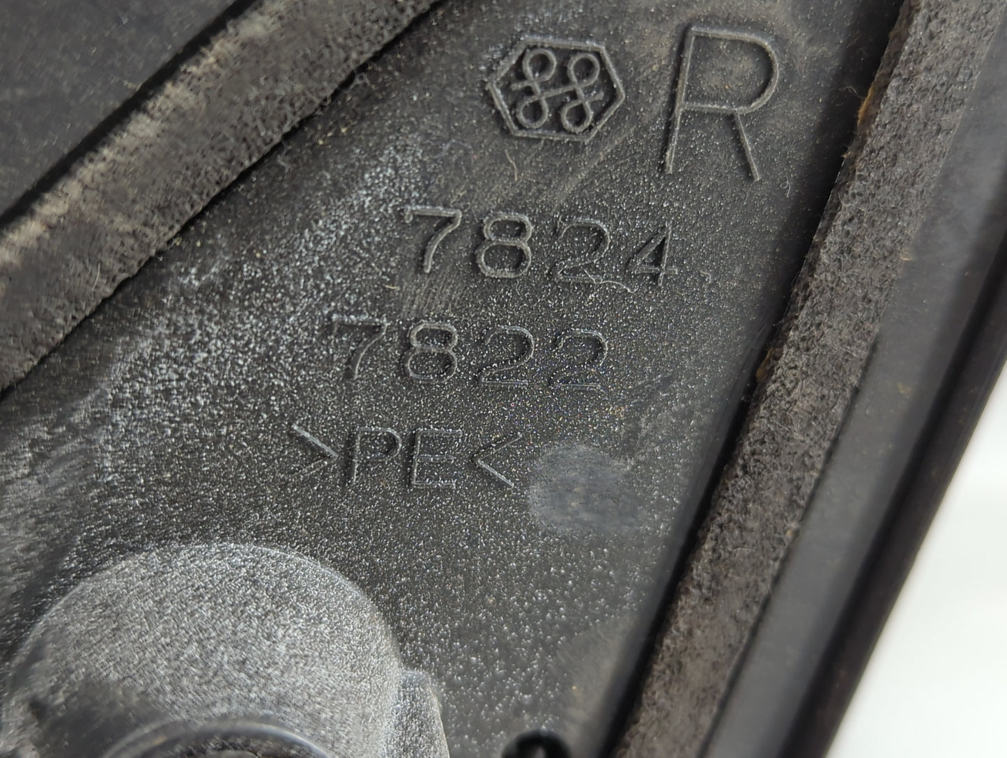 2004-2005 Toyota Rav4 Side Mirror Replacement Passenger Right View Door Mirror P/N:E4012228 Fits Fits 2004 2005 OEM Used Aut