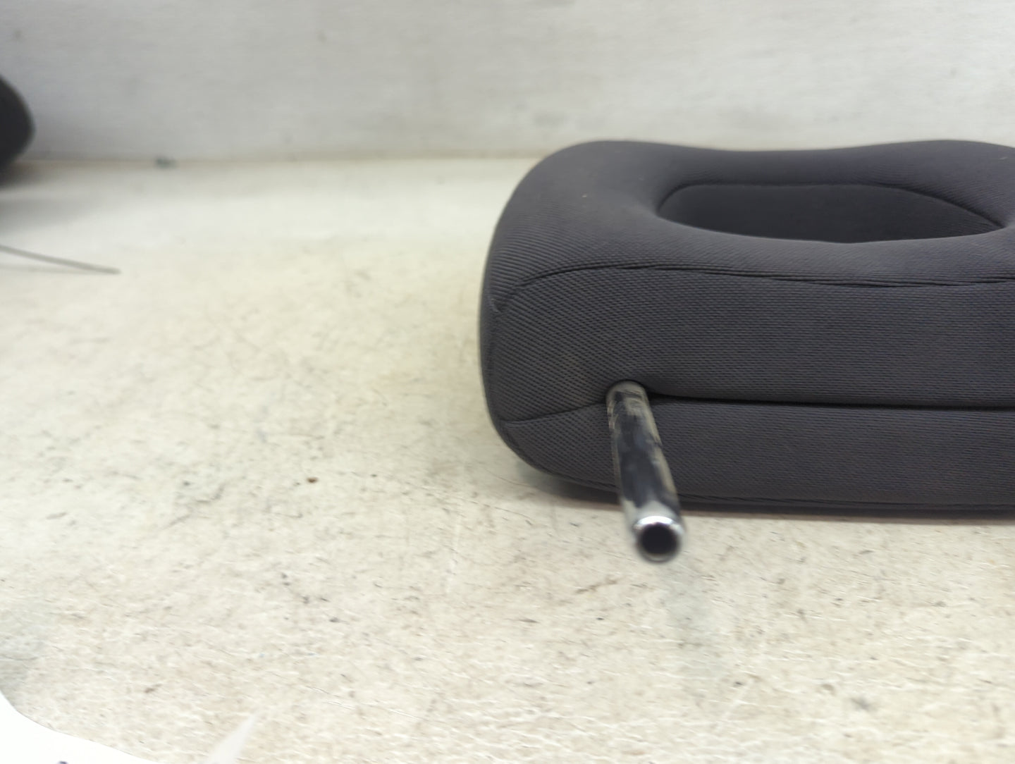 2004-2004 Toyota Rav4 Headrest Head Rest Front Driver Seat Black - Oemusedautoparts1.com