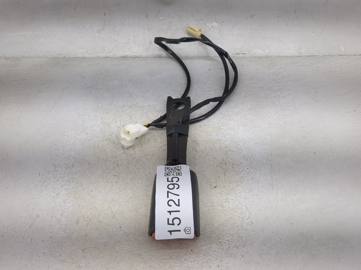 2004-2005 Toyota Rav4 Passenger Front Seatbelt Buckle - Oemusedautoparts1.com