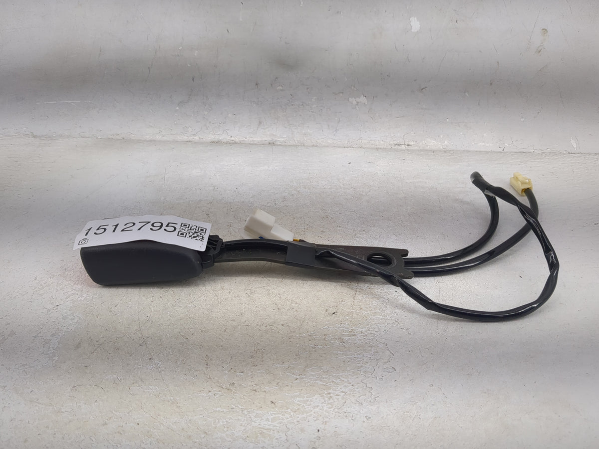 2004-2005 Toyota Rav4 Passenger Front Seatbelt Buckle - Oemusedautoparts1.com