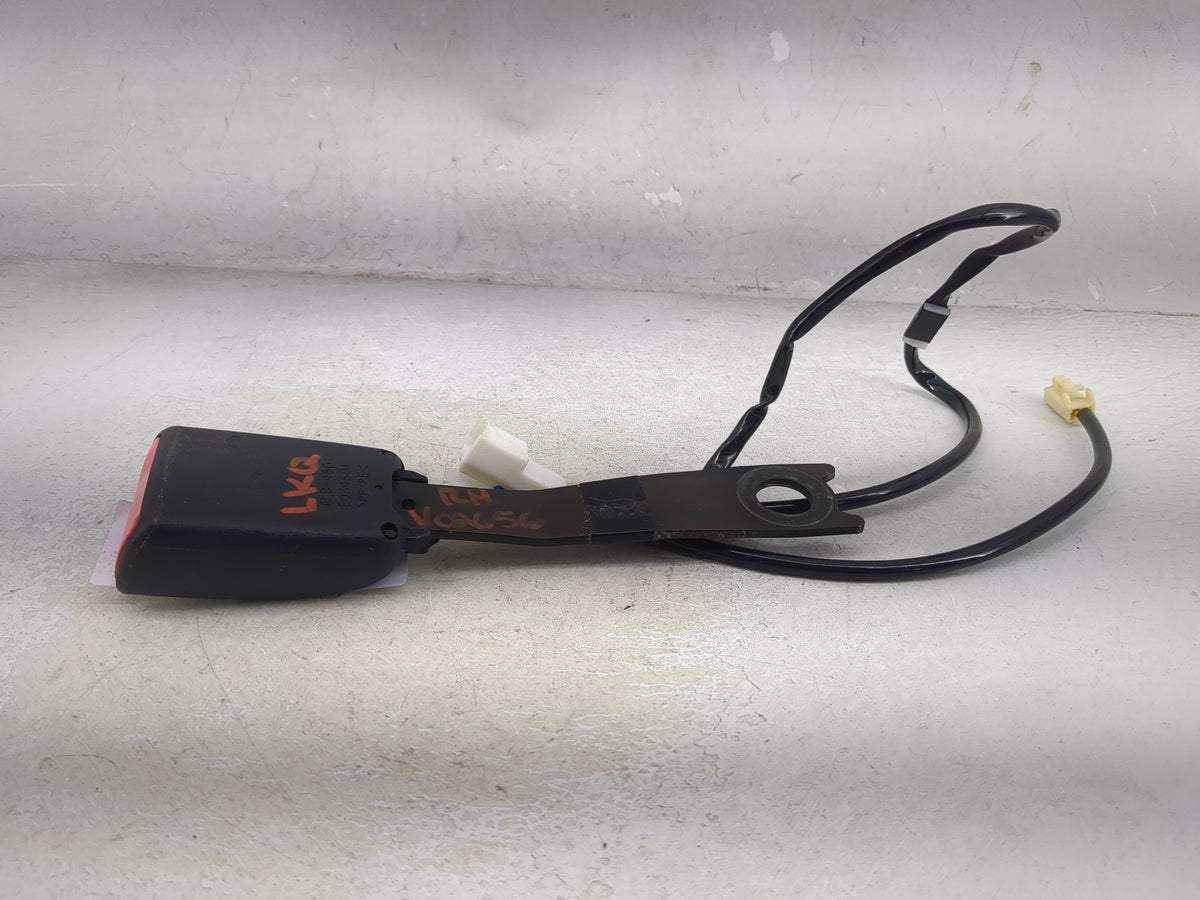 2004-2005 Toyota Rav4 Passenger Front Seatbelt Buckle - Oemusedautoparts1.com
