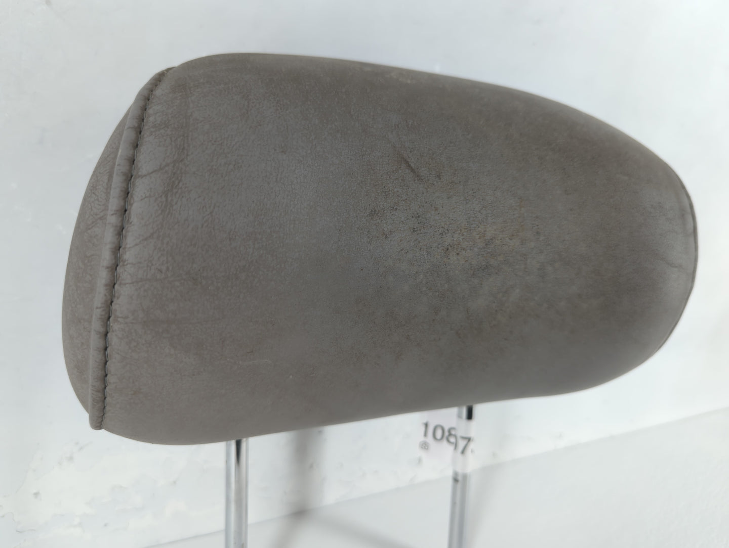 2001-2004 Toyota Sequoia Headrest Head Rest Rear Seat Fits Fits 2001 2002 2003 2004 OEM Used Auto Parts - Oemusedautoparts1.