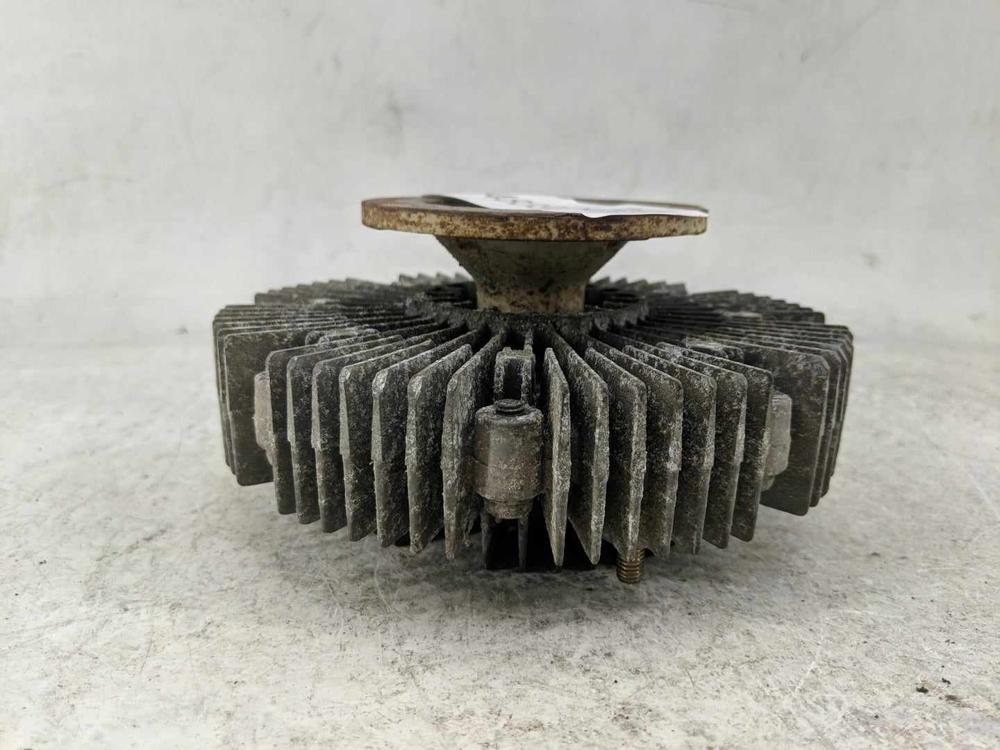 2001-2004 Toyota Sequoia Radiator Cooling Fan Clutch - Oemusedautoparts1.com