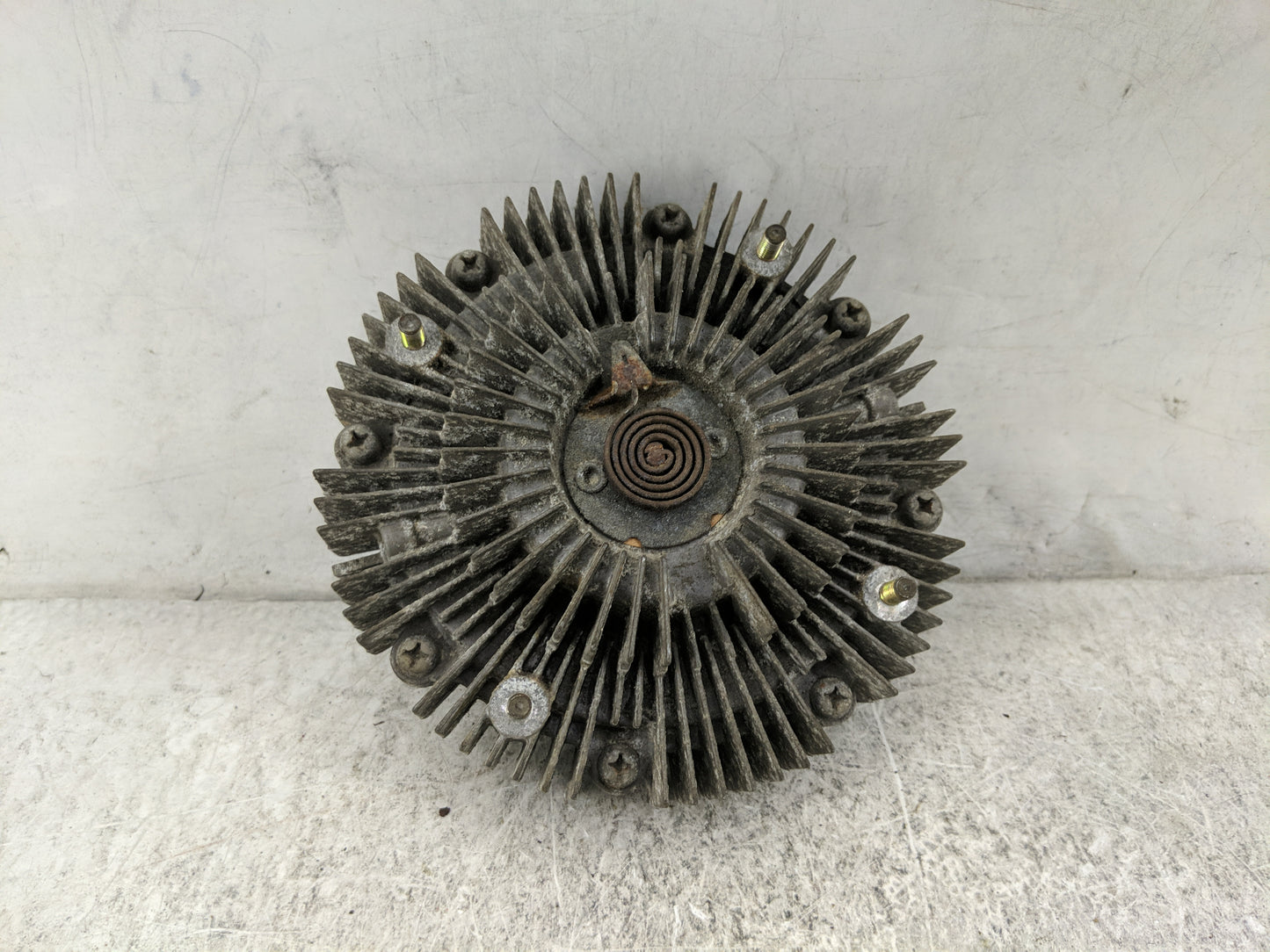 2001-2004 Toyota Sequoia Radiator Cooling Fan Clutch - Oemusedautoparts1.com