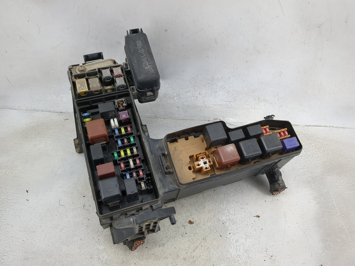 2002-2004 Toyota Sequoia Fusebox Fuse Box Panel Relay Module Fits Fits 2002 2003 2004 OEM Used Auto Parts - Oemusedautoparts