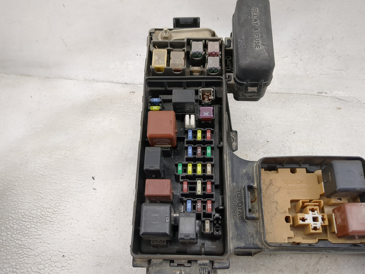 2002-2004 Toyota Sequoia Fusebox Fuse Box Panel Relay Module Fits Fits 2002 2003 2004 OEM Used Auto Parts - Oemusedautoparts