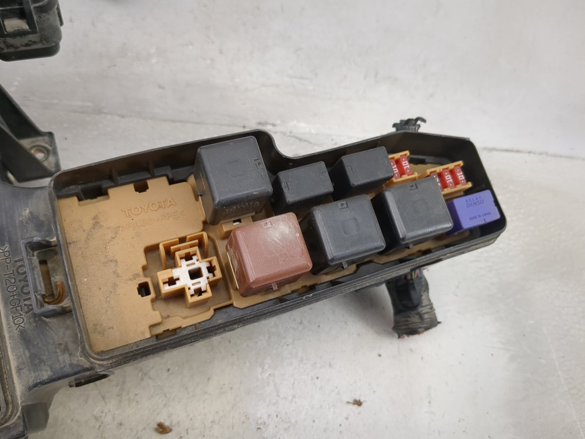 2002-2004 Toyota Sequoia Fusebox Fuse Box Panel Relay Module Fits Fits 2002 2003 2004 OEM Used Auto Parts - Oemusedautoparts
