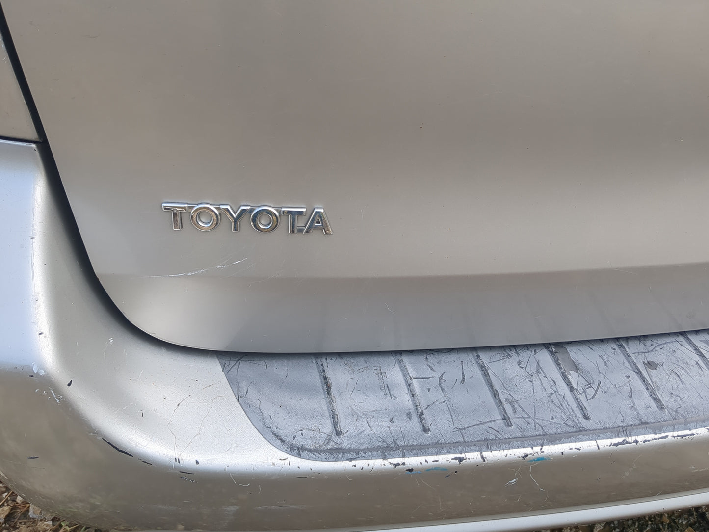 2004-2010 Toyota Sienna Trunk/decklid/hatch/tailgate Oem 1169968 - Oemusedautoparts1.com