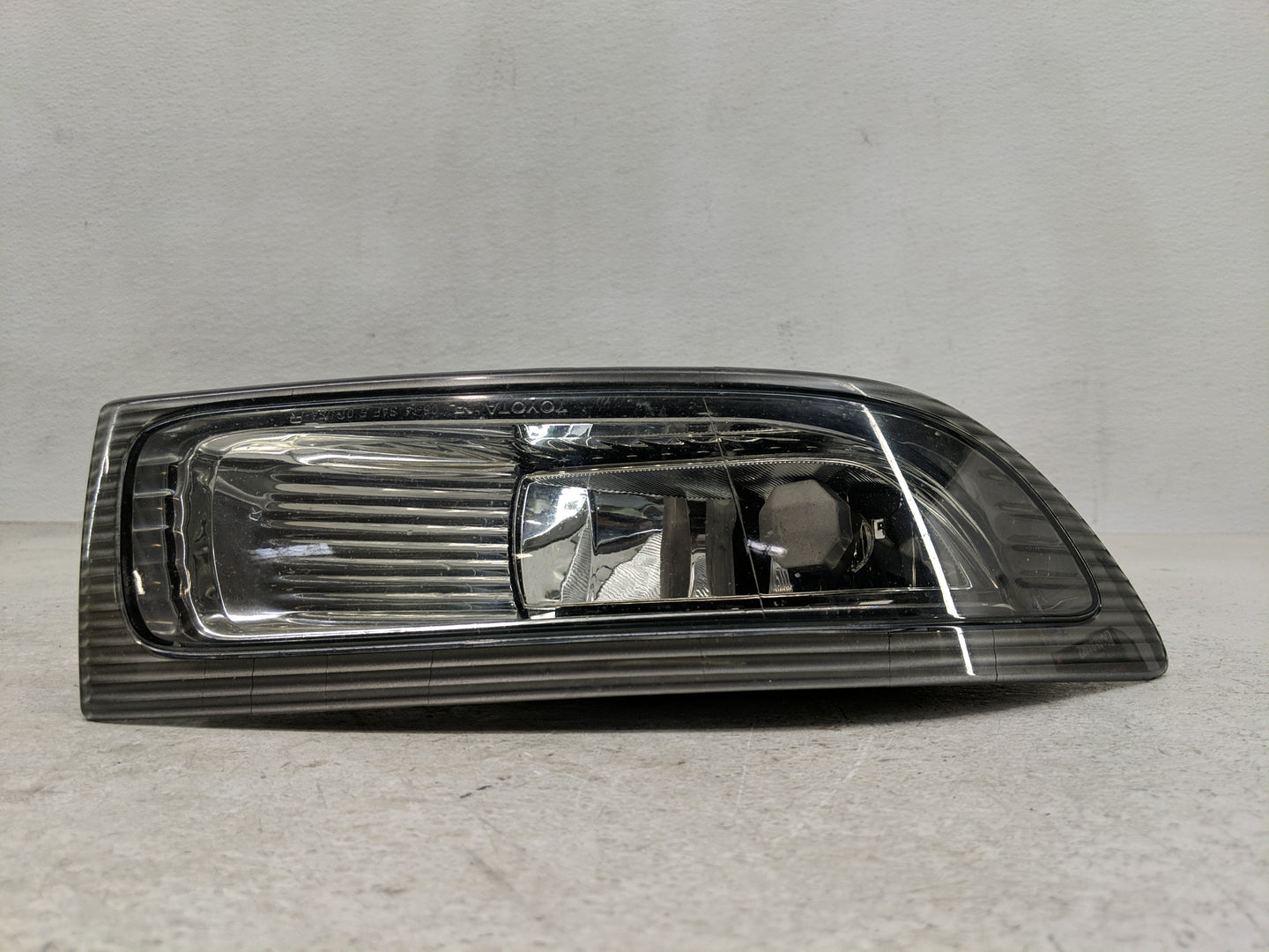 2004-2005 Toyota Sienna Passenger Right Oem Front Light Lamp - Oemusedautoparts1.com