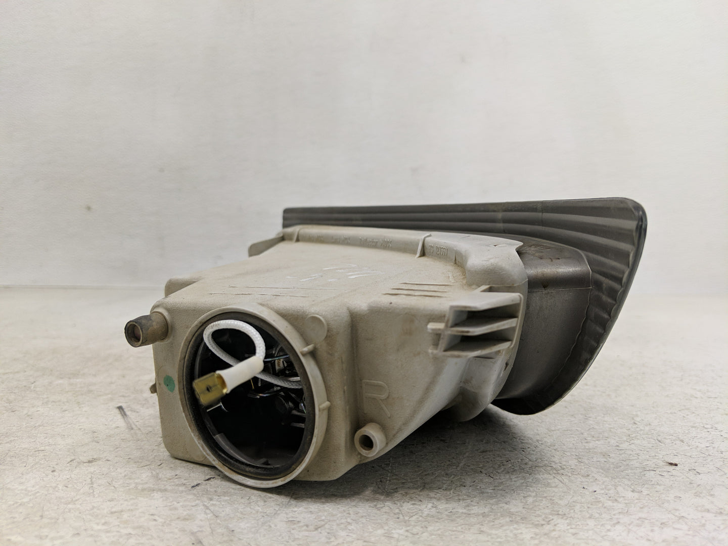 2004-2005 Toyota Sienna Passenger Right Oem Front Light Lamp - Oemusedautoparts1.com