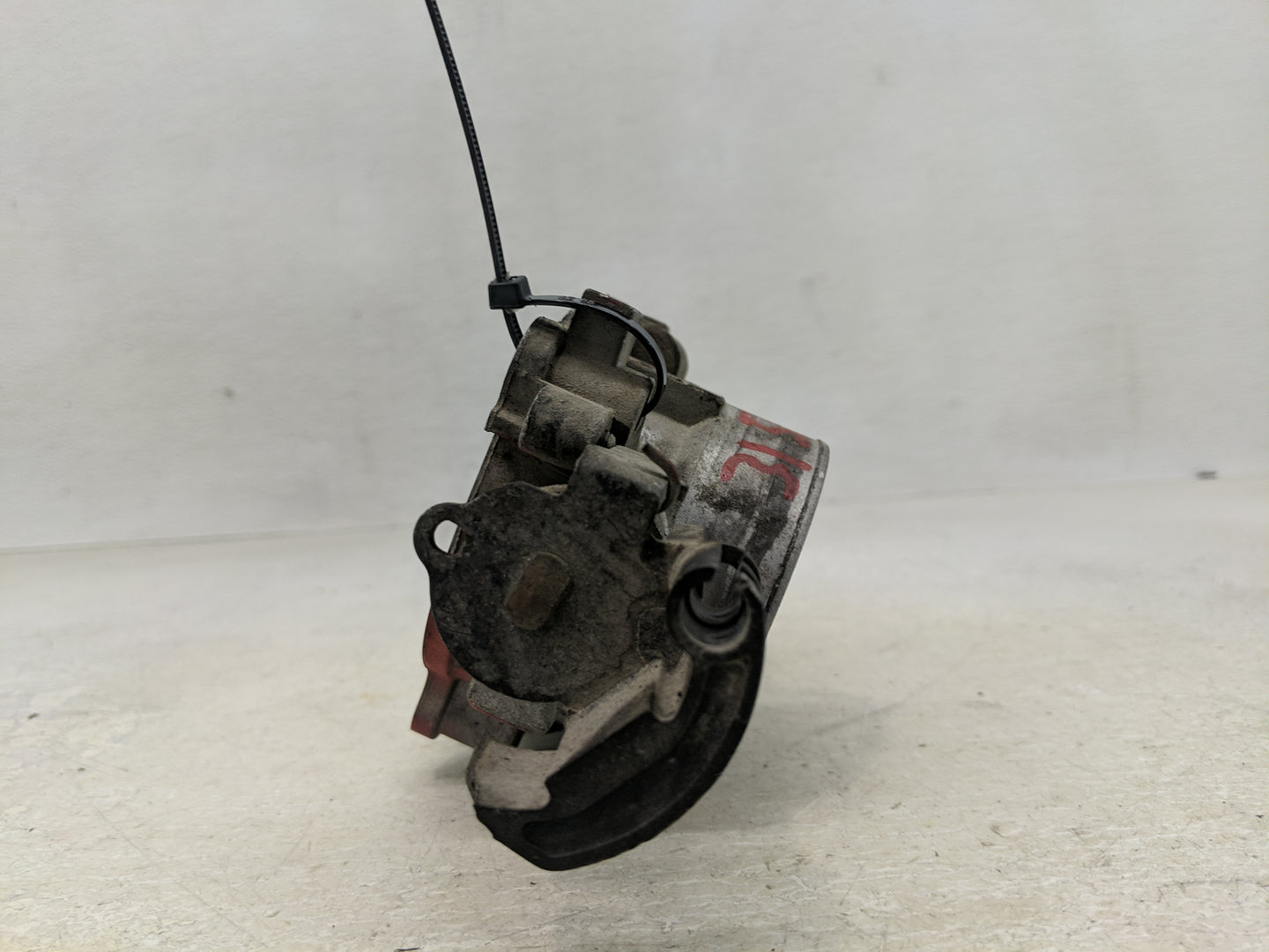 2004-2006 Toyota Sienna Throttle Body Fits Fits 2003 2004 2005 2006 2007 2008 2009 2010 OEM Used Auto Parts - Oemusedautopar