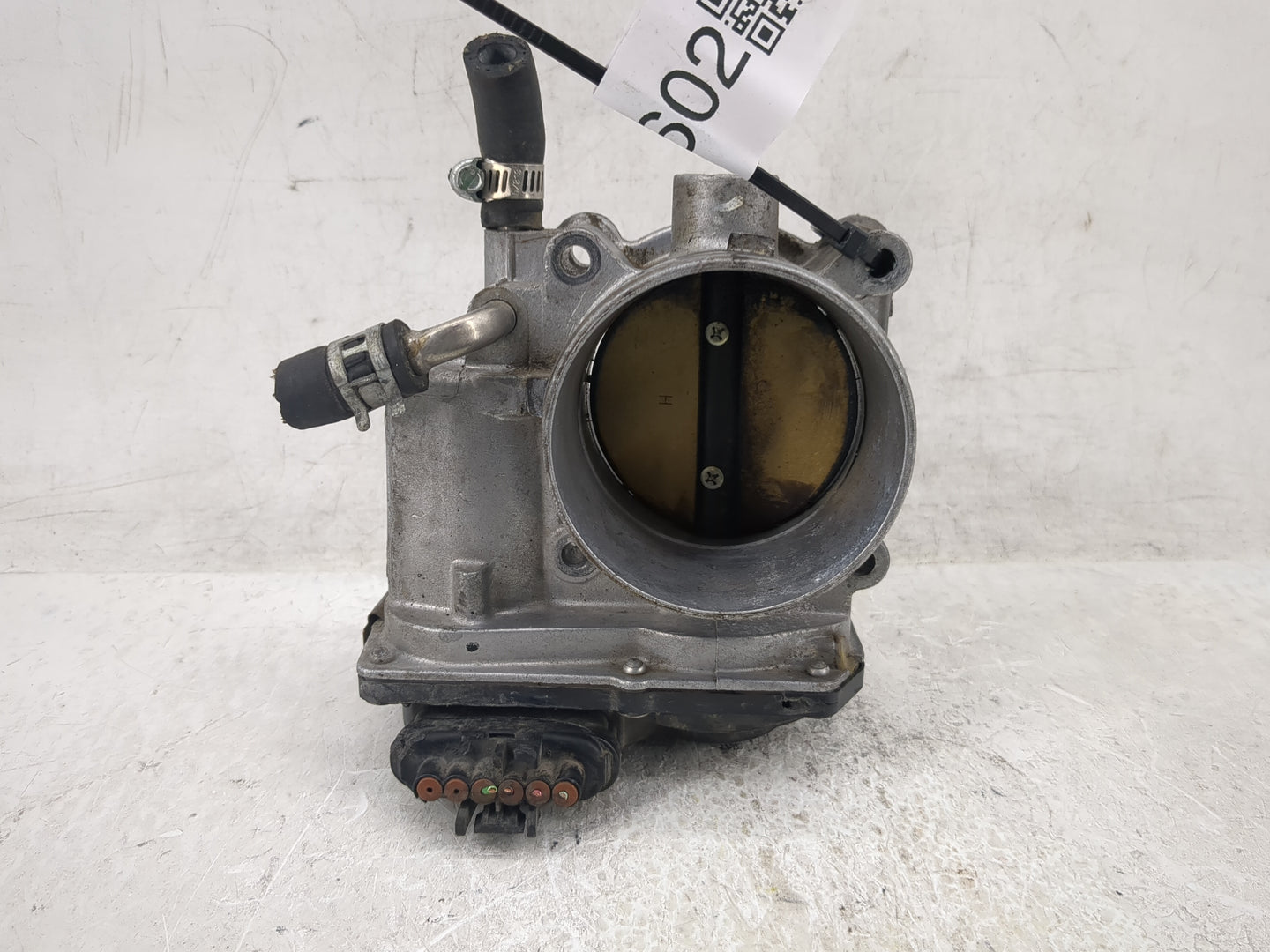 2004-2006 Toyota Sienna Throttle Body P/N:22030-0A020 Fits Fits 2003 2004 2005 2006 2007 2008 2009 2010 OEM Used Auto Parts 