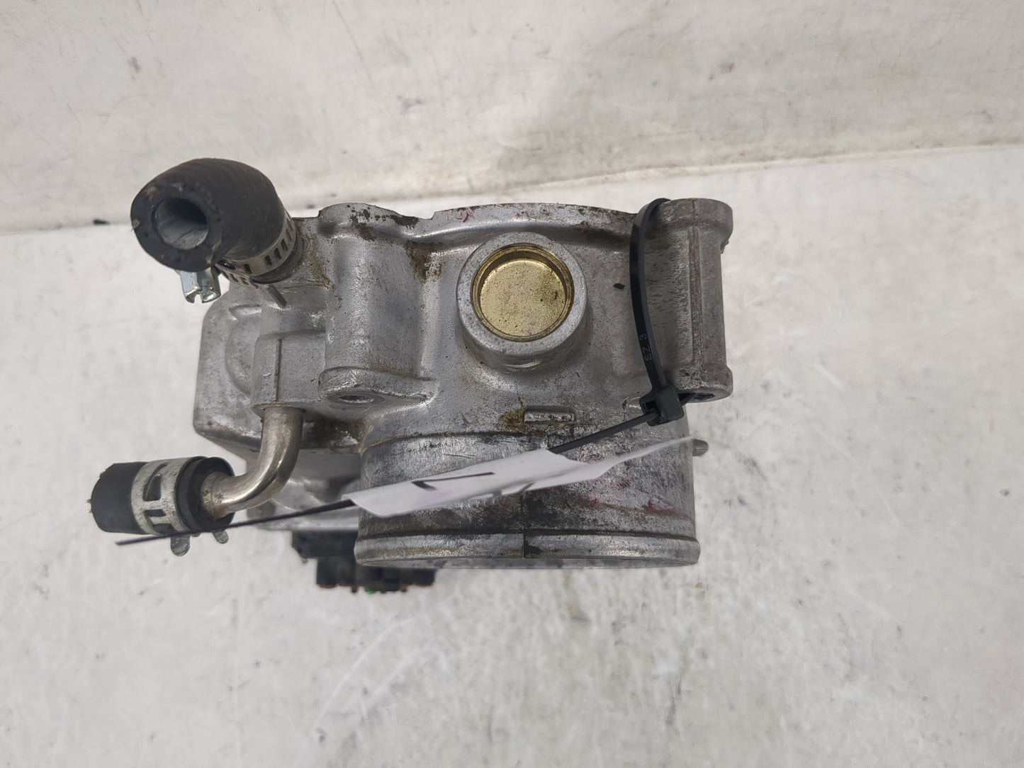 2004-2006 Toyota Sienna Throttle Body P/N:22030-0A020 Fits Fits 2003 2004 2005 2006 2007 2008 2009 2010 OEM Used Auto Parts 
