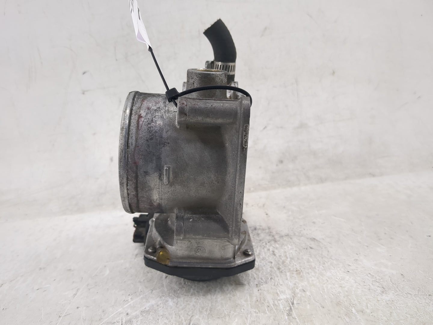2004-2006 Toyota Sienna Throttle Body P/N:22030-0A020 Fits Fits 2003 2004 2005 2006 2007 2008 2009 2010 OEM Used Auto Parts 