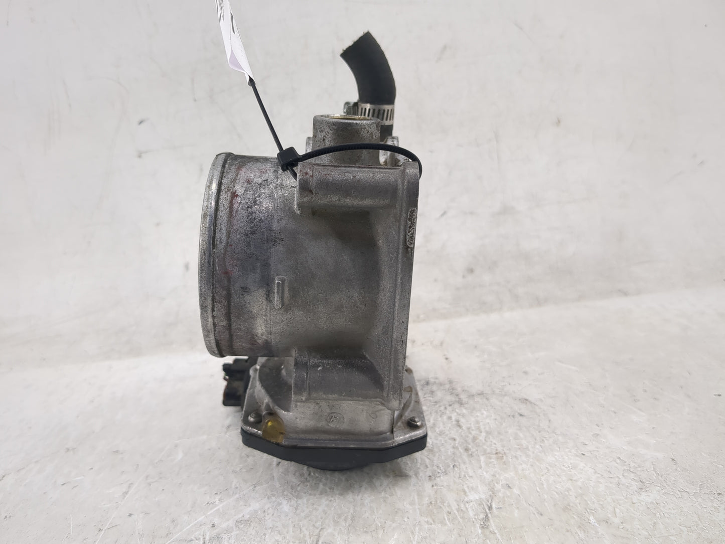 2004-2006 Toyota Sienna Throttle Body P/N:22030-0A020 Fits Fits 2003 2004 2005 2006 2007 2008 2009 2010 OEM Used Auto Parts 