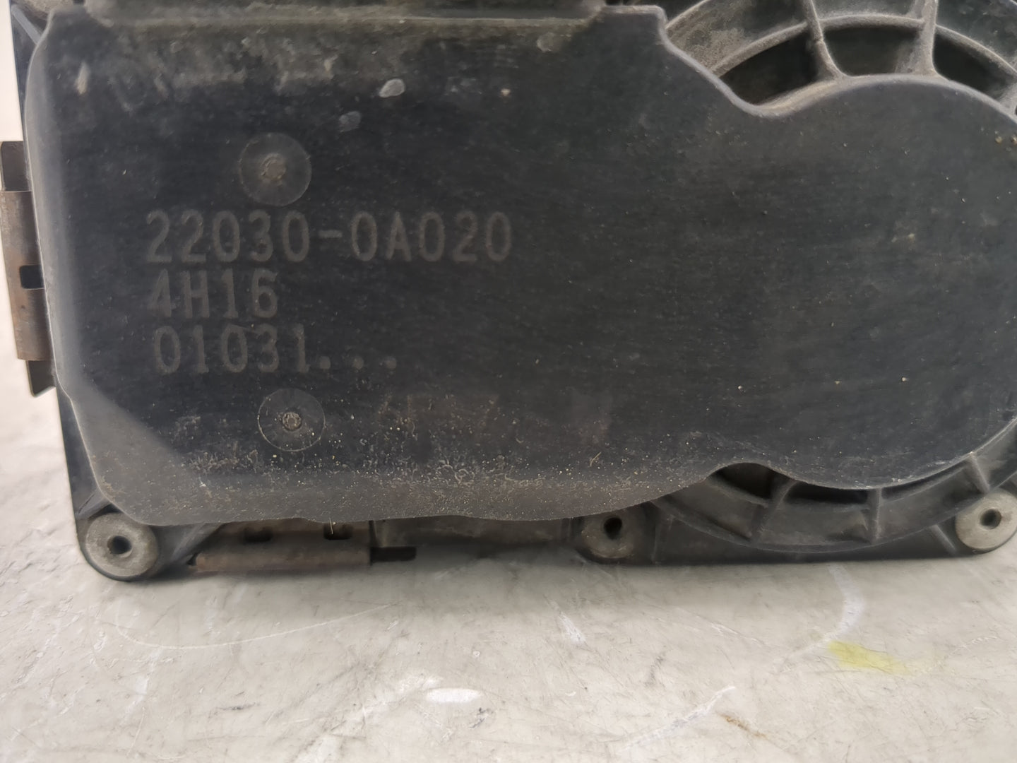 2004-2006 Toyota Sienna Throttle Body P/N:22030-0A020 Fits Fits 2003 2004 2005 2006 2007 2008 2009 2010 OEM Used Auto Parts 