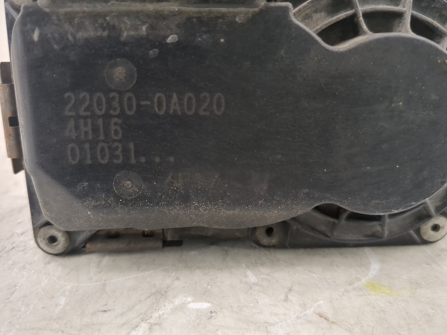 2004-2006 Toyota Sienna Throttle Body P/N:22030-0A020 Fits Fits 2003 2004 2005 2006 2007 2008 2009 2010 OEM Used Auto Parts 