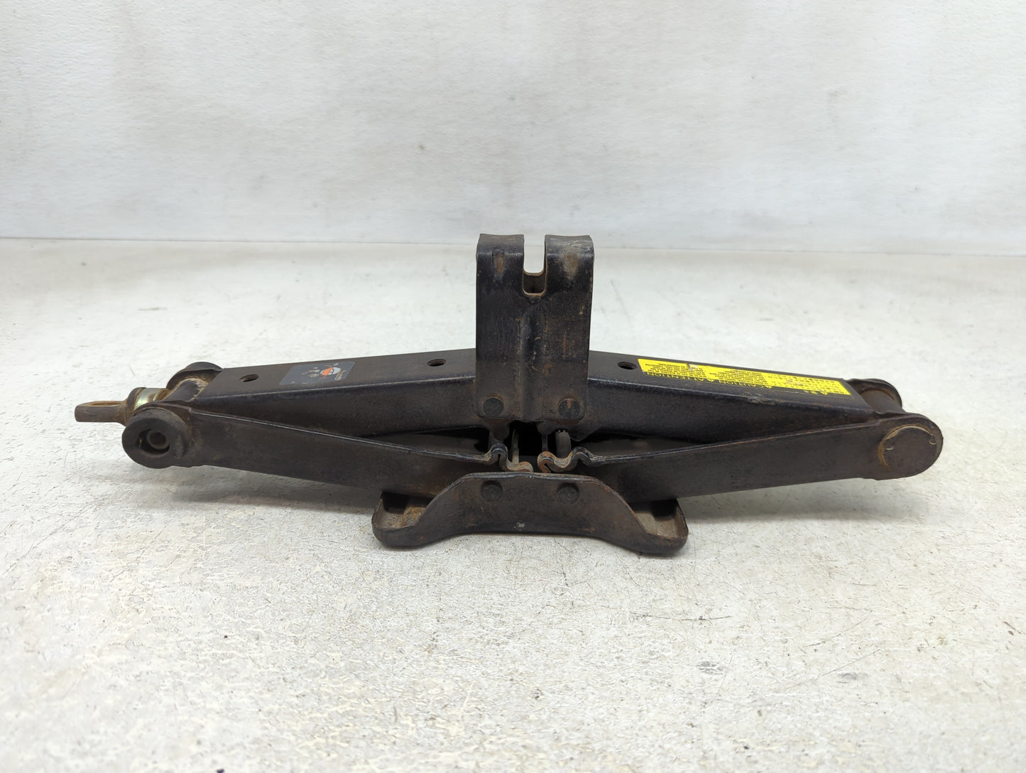 2004 Toyota Sienna Spare Scissor Car Jack - Oemusedautoparts1.com