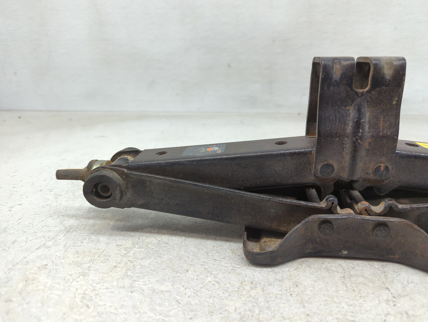 2004 Toyota Sienna Spare Scissor Car Jack - Oemusedautoparts1.com