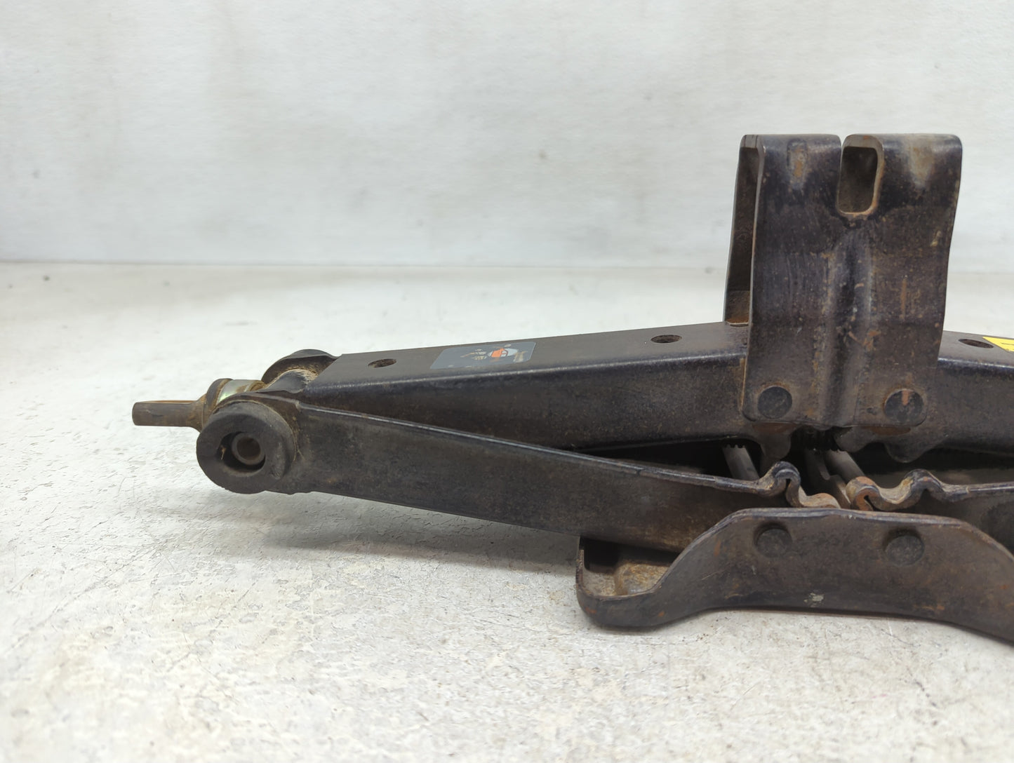 2004 Toyota Sienna Spare Scissor Car Jack - Oemusedautoparts1.com