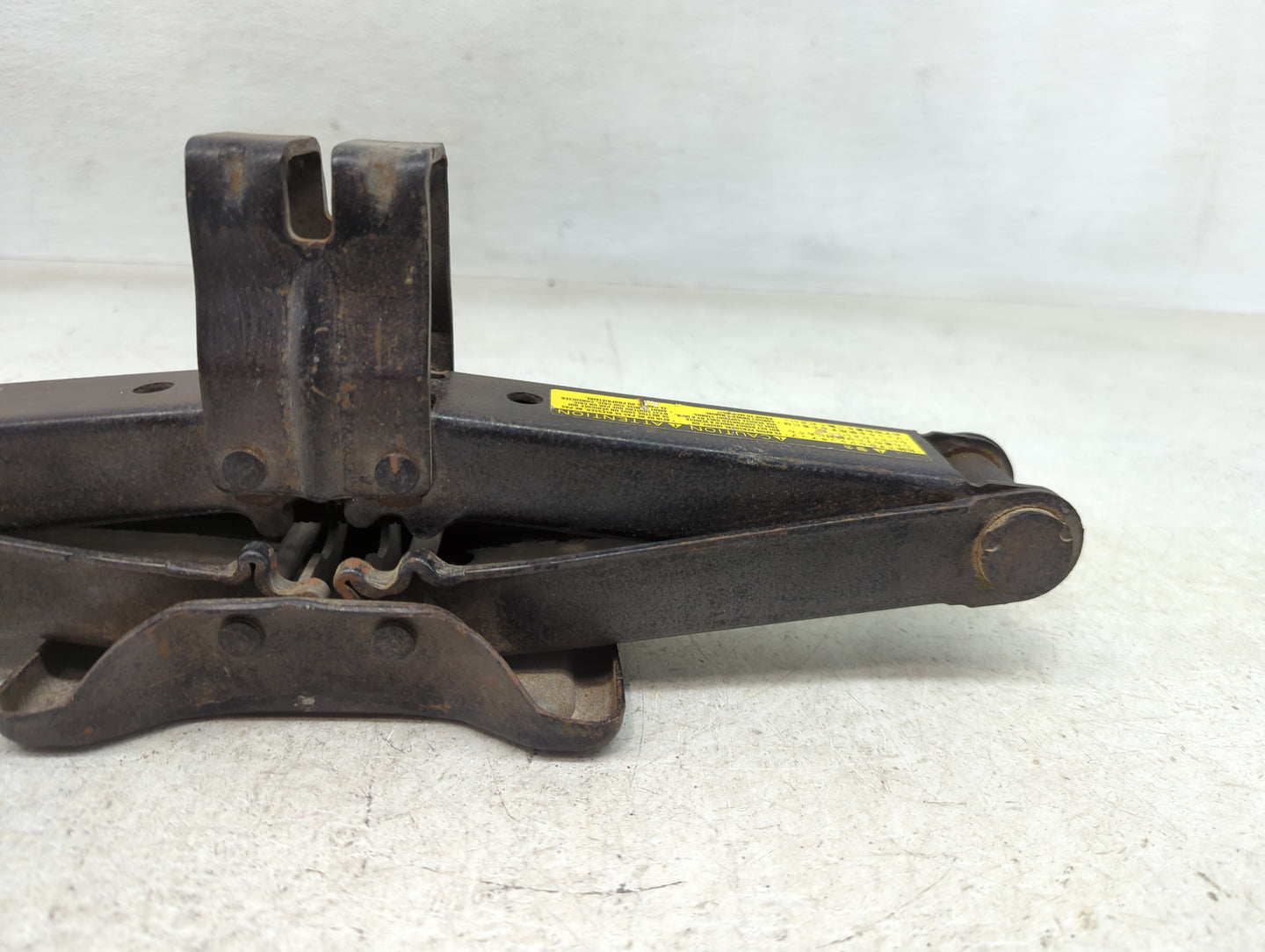 2004 Toyota Sienna Spare Scissor Car Jack - Oemusedautoparts1.com