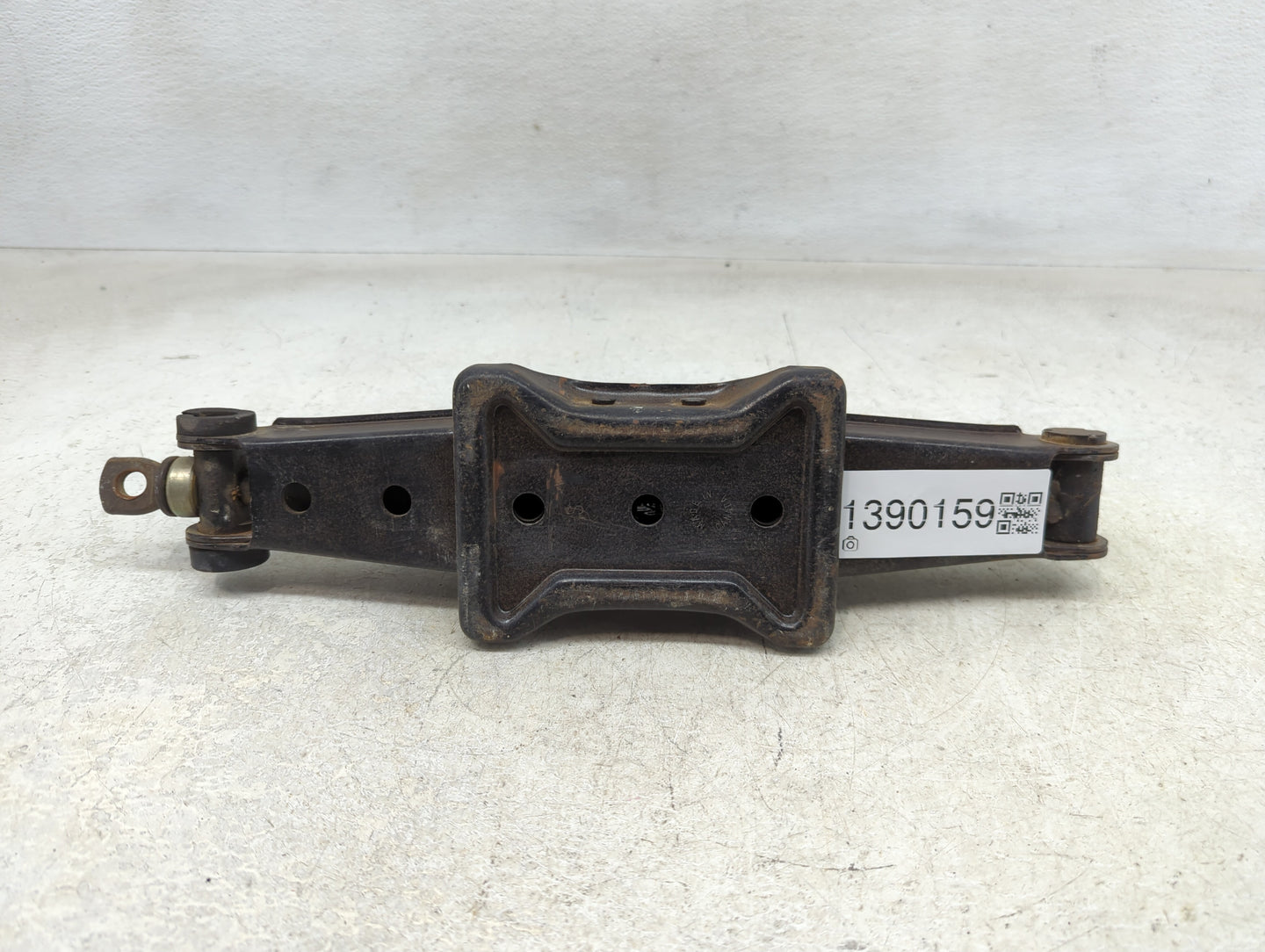 2004 Toyota Sienna Spare Scissor Car Jack - Oemusedautoparts1.com