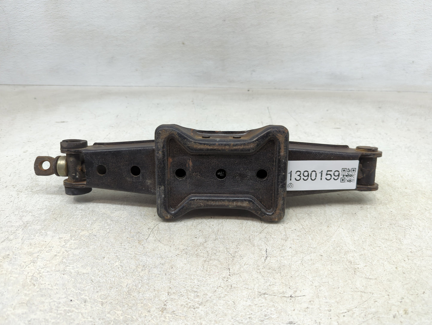 2004 Toyota Sienna Spare Scissor Car Jack - Oemusedautoparts1.com