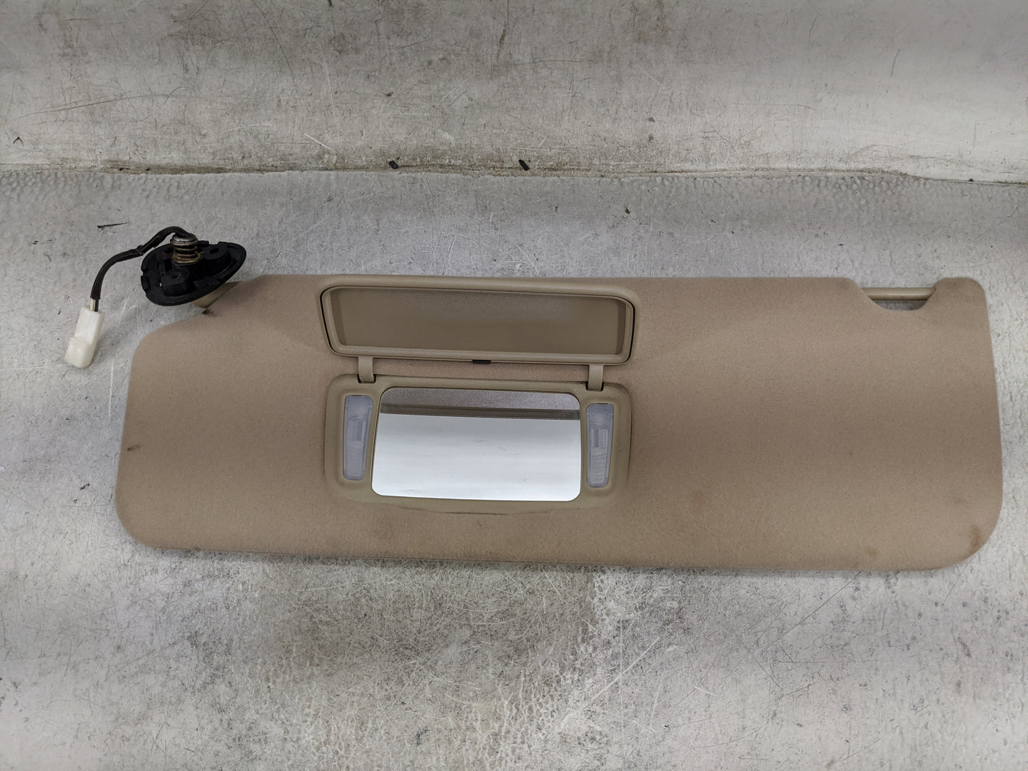 2004 Toyota Sienna Sun Visor Shade Replacement Driver Left Mirror Fits OEM Used Auto Parts - Oemusedautoparts1.com