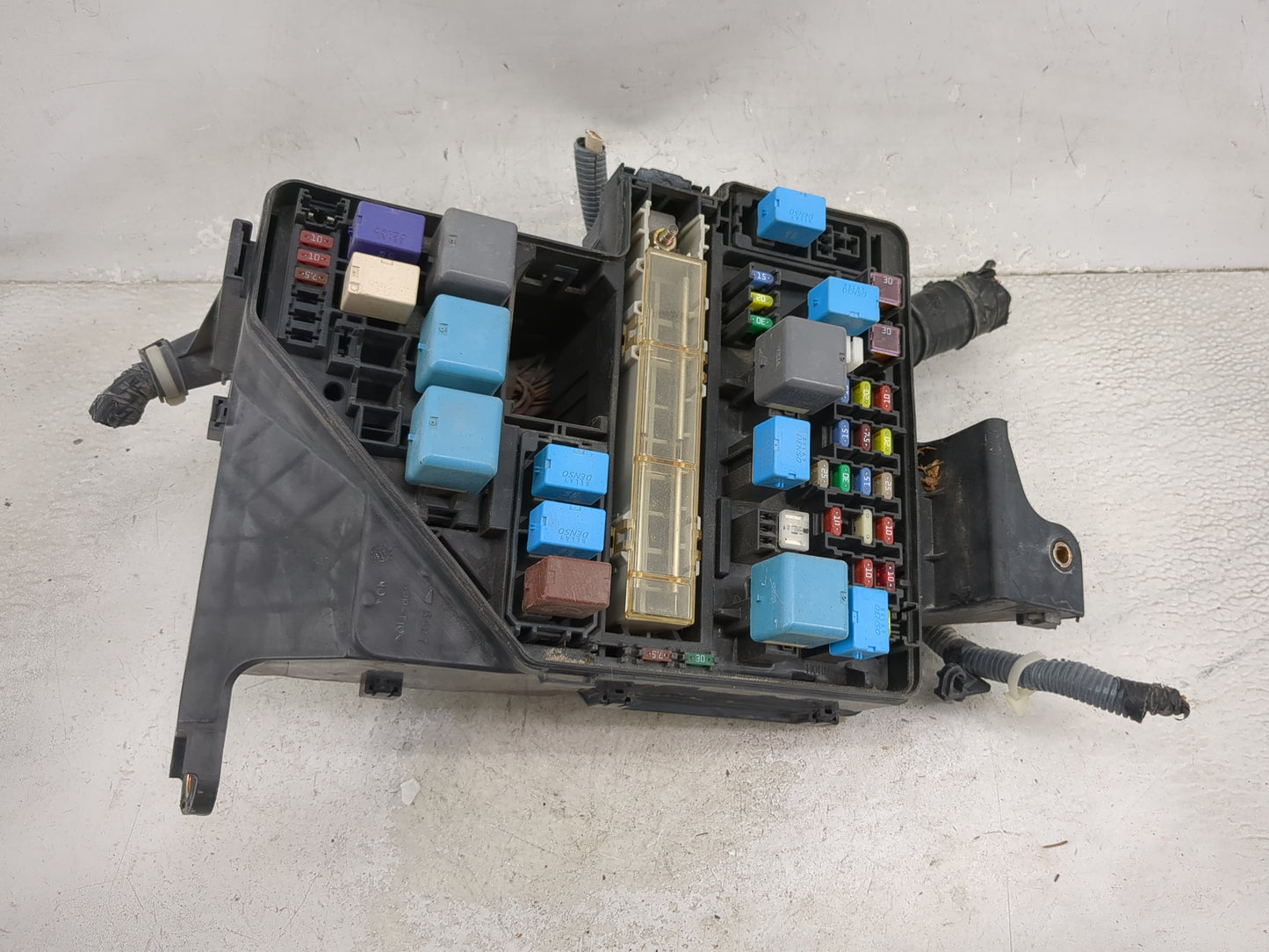 2004-2006 Toyota Sienna Fusebox Fuse Box Panel Relay Module Fits Fits 2004 2005 2006 OEM Used Auto Parts - Oemusedautoparts1