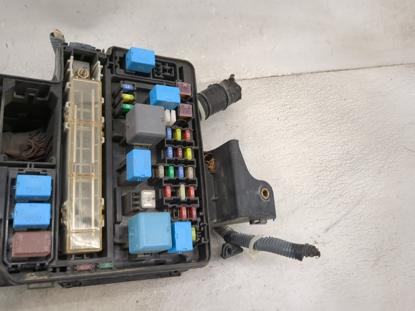 2004-2006 Toyota Sienna Fusebox Fuse Box Panel Relay Module Fits Fits 2004 2005 2006 OEM Used Auto Parts - Oemusedautoparts1