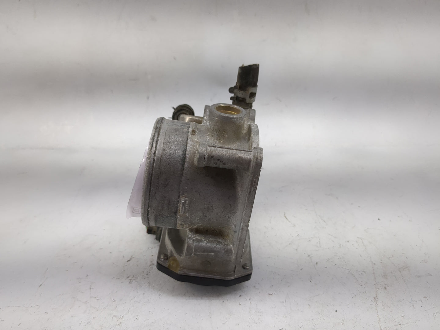 2004-2006 Toyota Sienna Throttle Body P/N:22030-0A020 Fits Fits 2003 2004 2005 2006 2007 2008 2009 2010 OEM Used Auto Parts 