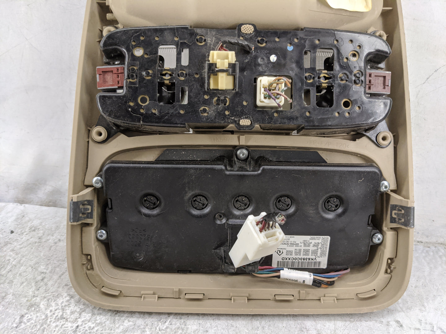 2004-2010 Toyota Sienna Overhead Roof Console Beige - Oemusedautoparts1.com