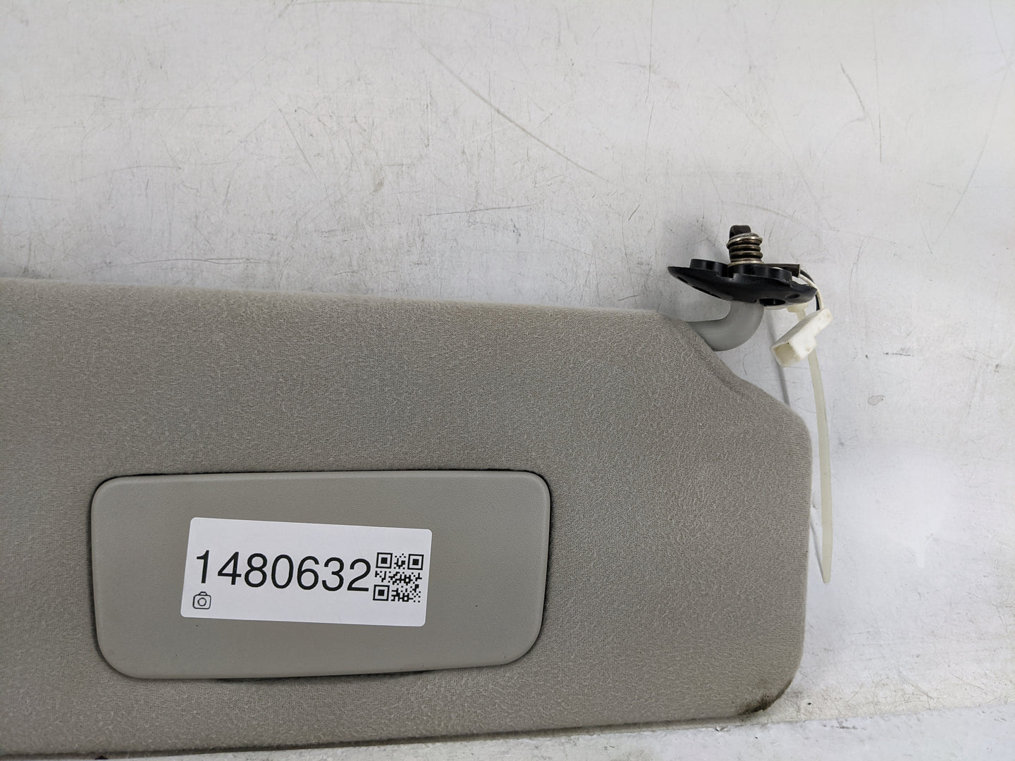 2004 Toyota Sienna Sun Visor Shade Replacement Passenger Right Mirror Fits OEM Used Auto Parts - Oemusedautoparts1.com