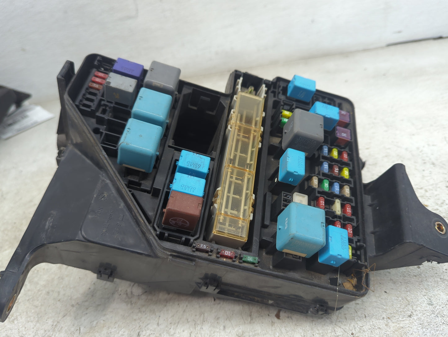 2004-2006 Toyota Sienna Fusebox Fuse Box Panel Relay Module Fits Fits 2004 2005 2006 OEM Used Auto Parts - Oemusedautoparts1