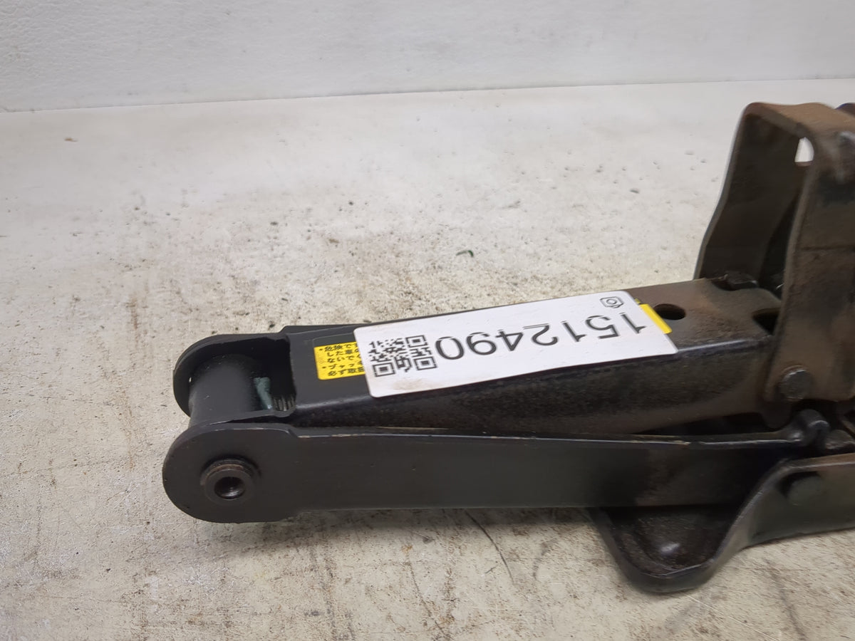 2004 Toyota Sienna Spare Scissor Car Jack 1512490 - Oemusedautoparts1.com
