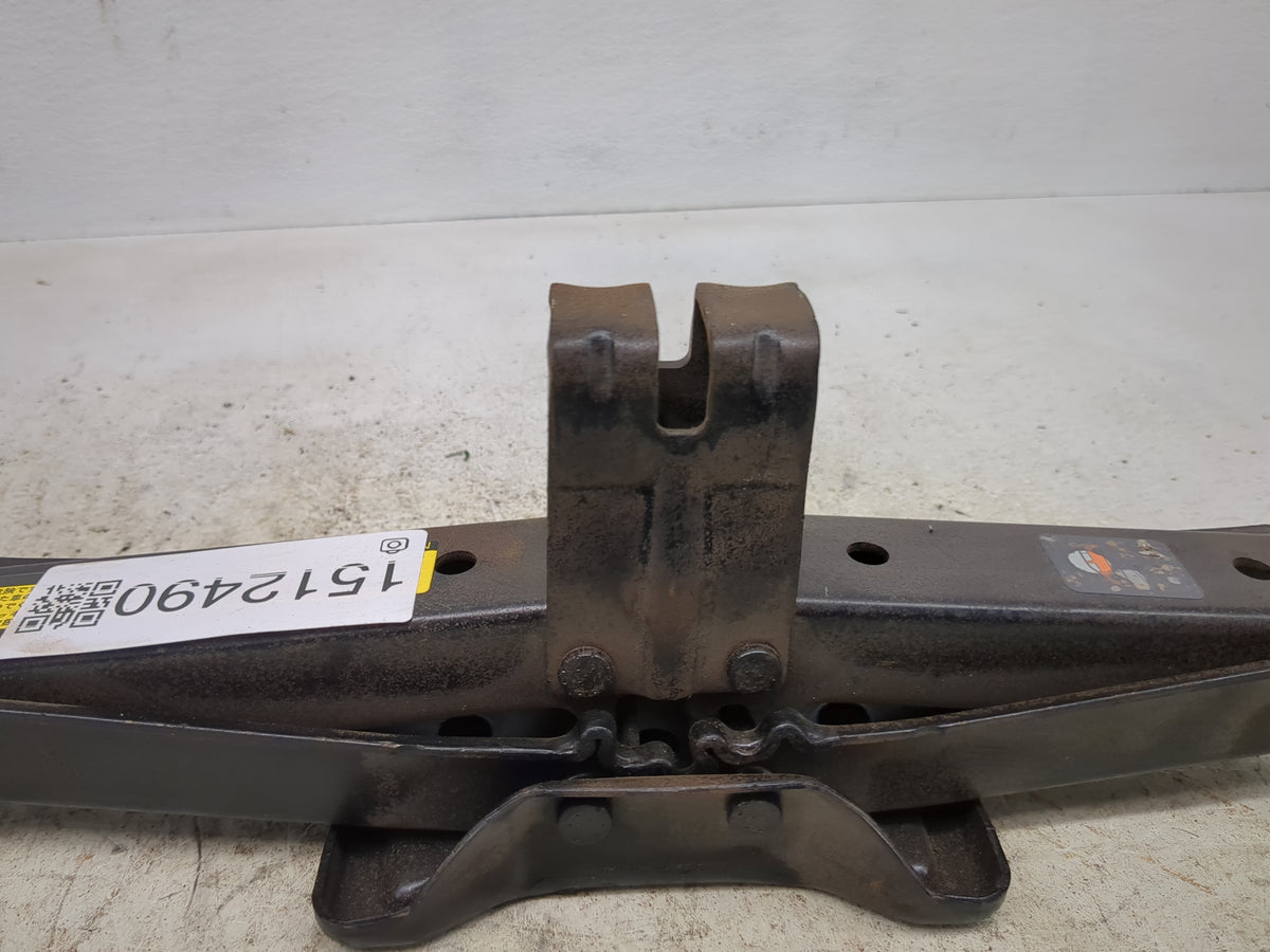 2004 Toyota Sienna Spare Scissor Car Jack 1512490 - Oemusedautoparts1.com