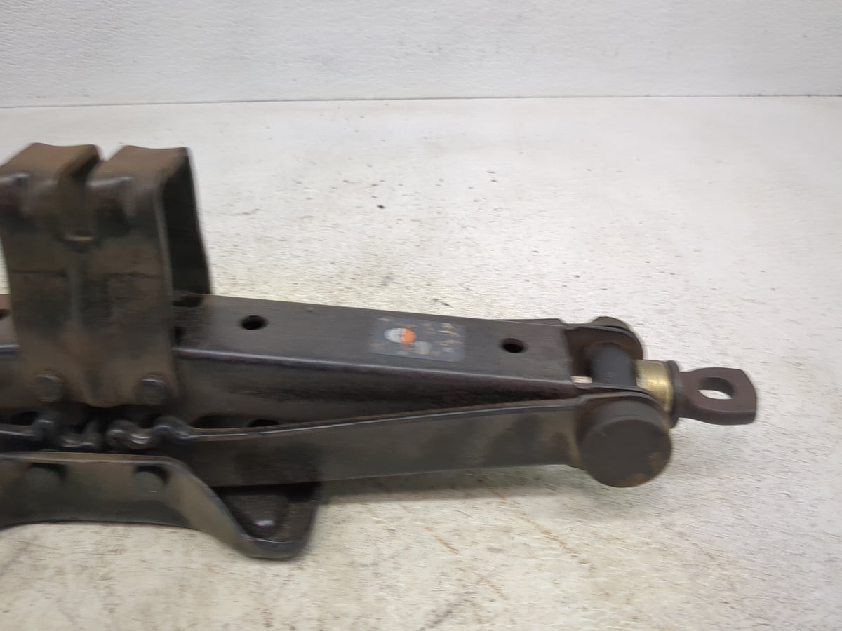 2004 Toyota Sienna Spare Scissor Car Jack 1512490 - Oemusedautoparts1.com