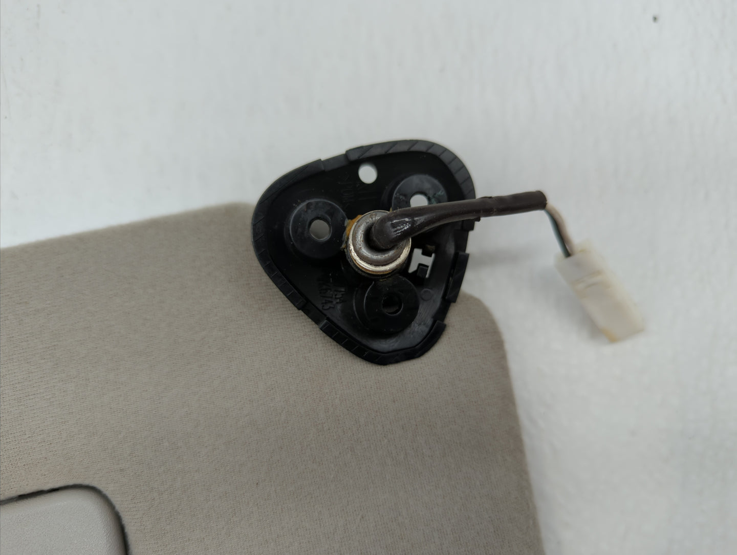 2004 Toyota Sienna Sun Visor Shade Replacement Passenger Right Mirror Fits OEM Used Auto Parts - Oemusedautoparts1.com