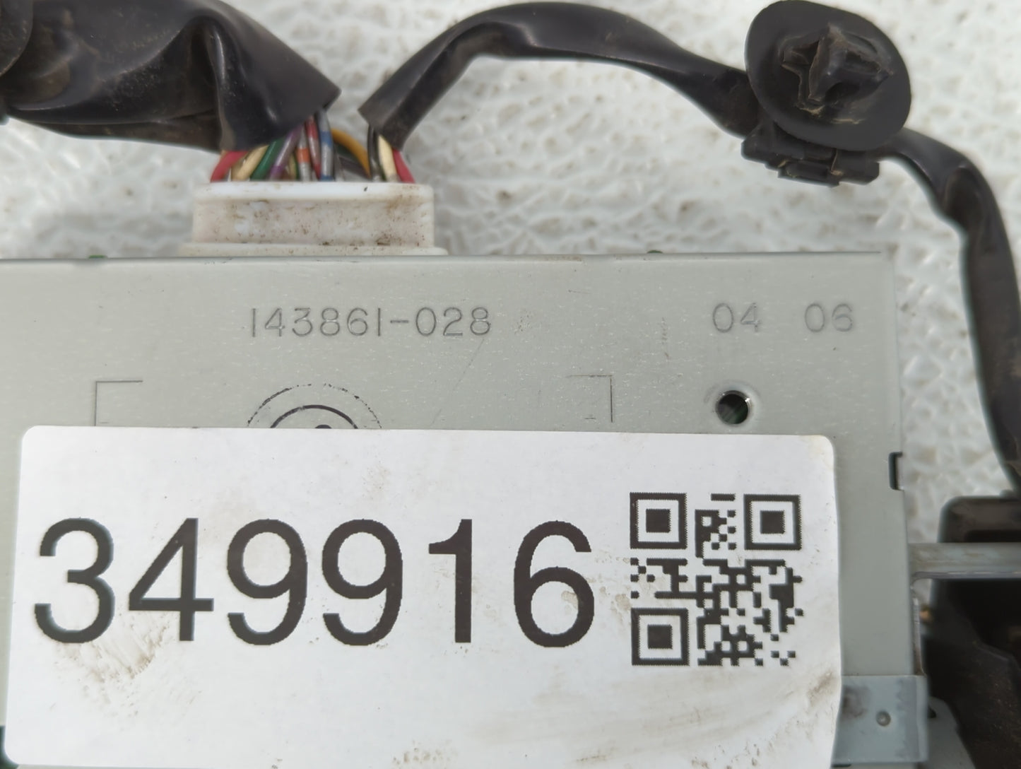 2004-2005 Toyota Sienna Radio AM FM Cd Player Receiver Replacement P/N:86120-AE010 Fits Fits 2004 2005 OEM Used Auto Parts -