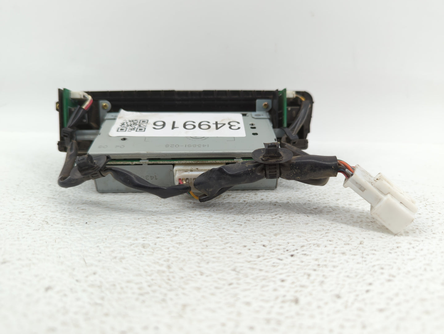 2004-2005 Toyota Sienna Radio AM FM Cd Player Receiver Replacement P/N:86120-AE010 Fits Fits 2004 2005 OEM Used Auto Parts -