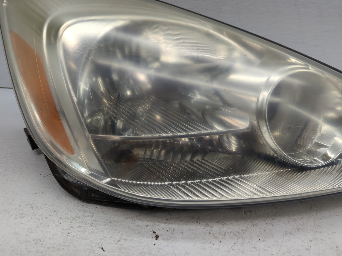 2004-2005 Toyota Sienna Driver Left Oem Head Light Headlight Lamp - Oemusedautoparts1.com
