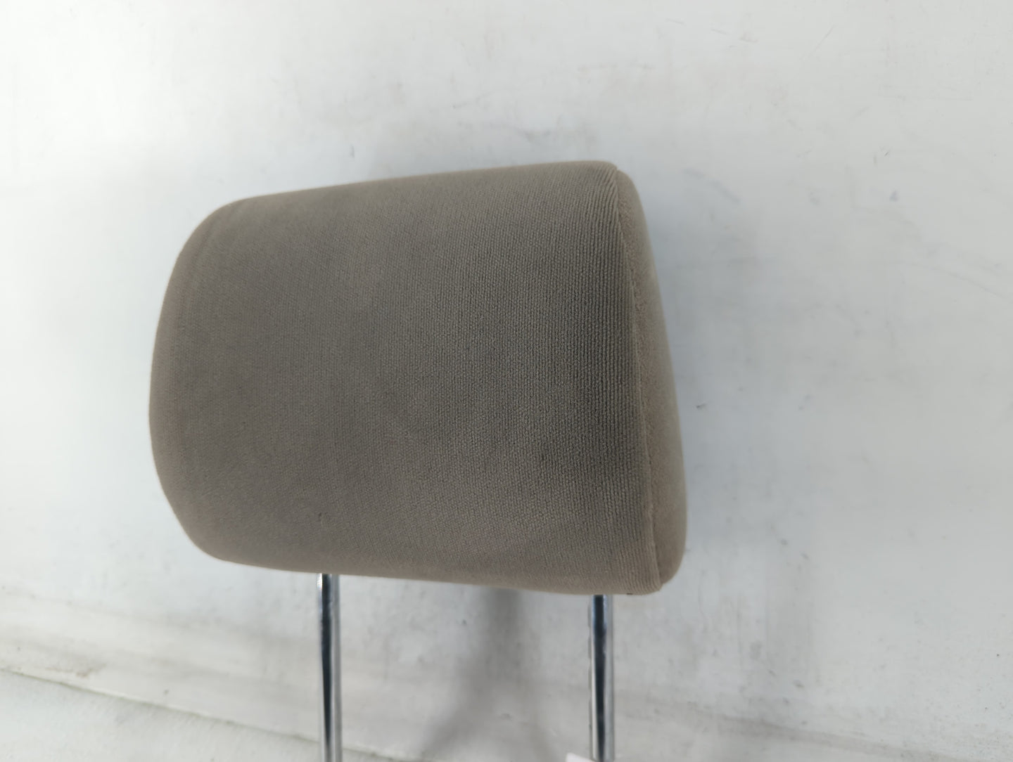 2004 Toyota Sienna Headrest Head Rest Rear Center Seat Fits OEM Used Auto Parts - Oemusedautoparts1.com