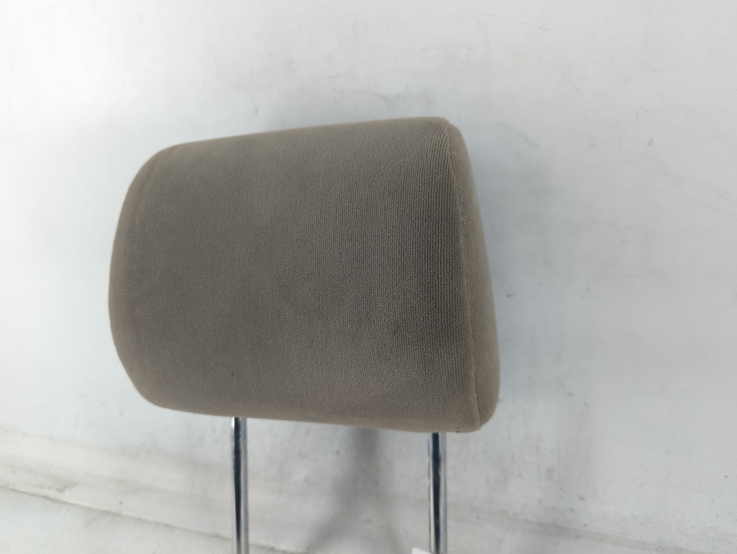 2004 Toyota Sienna Headrest Head Rest Rear Center Seat Fits OEM Used Auto Parts - Oemusedautoparts1.com