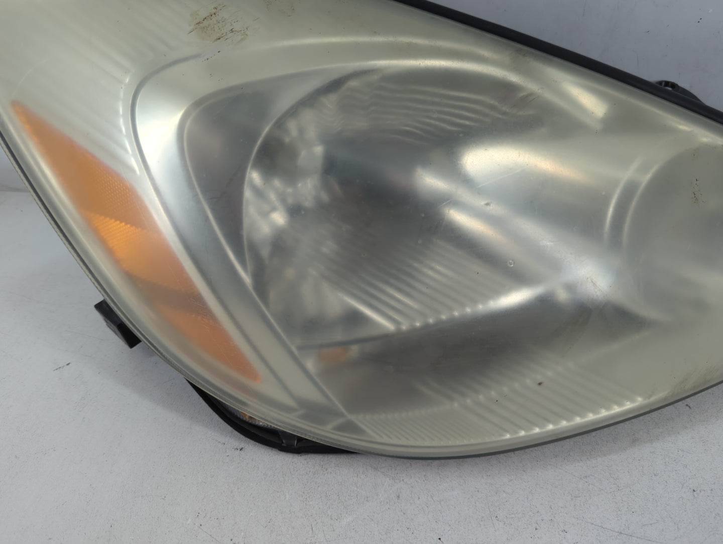 2004-2005 Toyota Sienna Passenger Right Oem Head Light Headlight Lamp - Oemusedautoparts1.com
