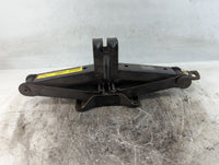 2004 Toyota Sienna Spare Scissor Car Jack 834032 - Oemusedautoparts1.com