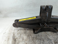 2004 Toyota Sienna Spare Scissor Car Jack 834032 - Oemusedautoparts1.com