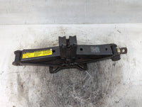 2004 Toyota Sienna Spare Scissor Car Jack 834032 - Oemusedautoparts1.com