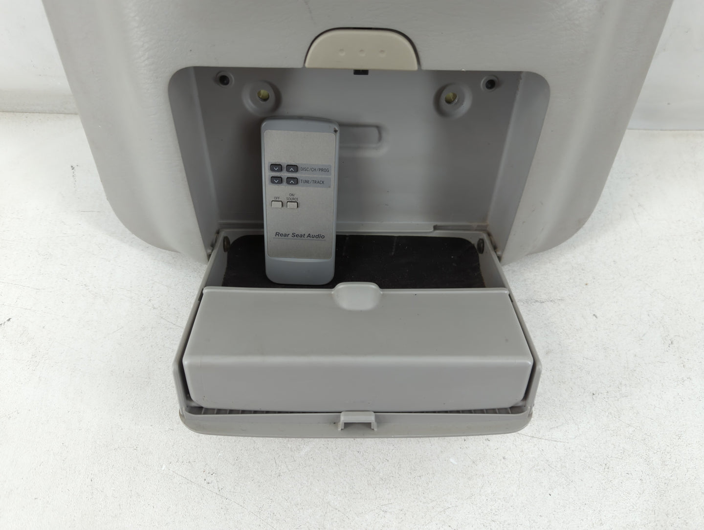 2004 Toyota Sienna Overhead Roof Console - Oemusedautoparts1.com