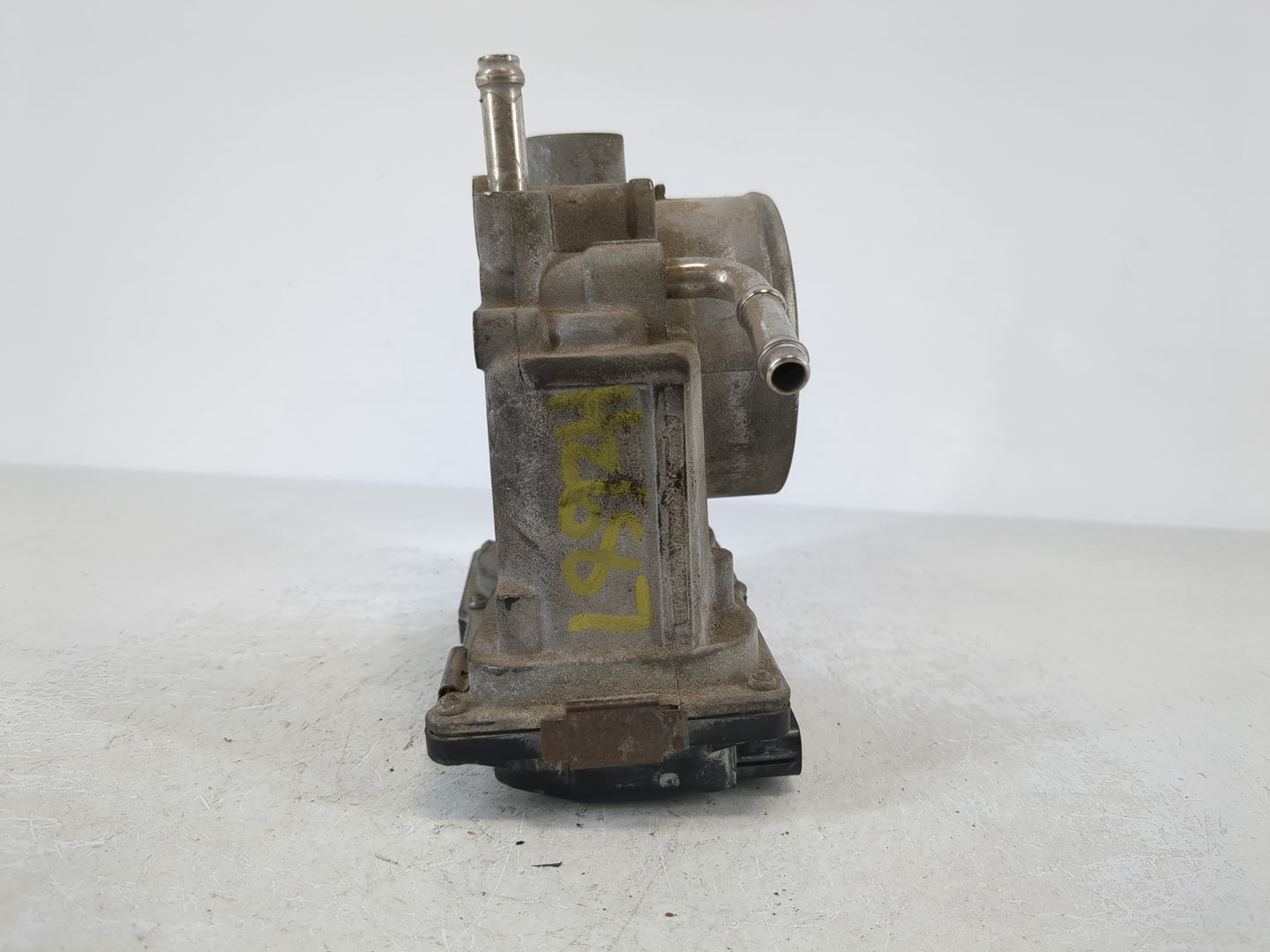 2004-2008 Toyota Solara Throttle Body P/N:22030-0A020 Fits Fits 2003 2004 2005 2006 2007 2008 2009 2010 OEM Used Auto Parts 